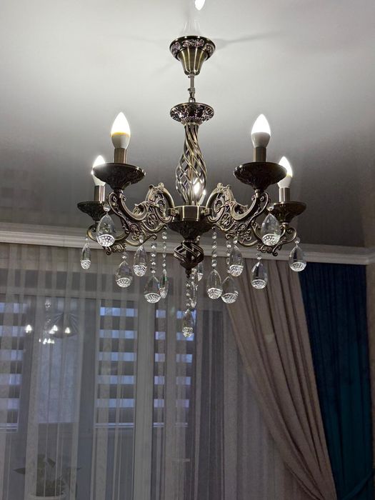 Продам люстру в отличном состоянии