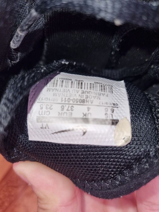 Vând adidași Nike 270 în stare bună.