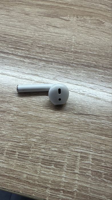 Эйрподс левое ухо