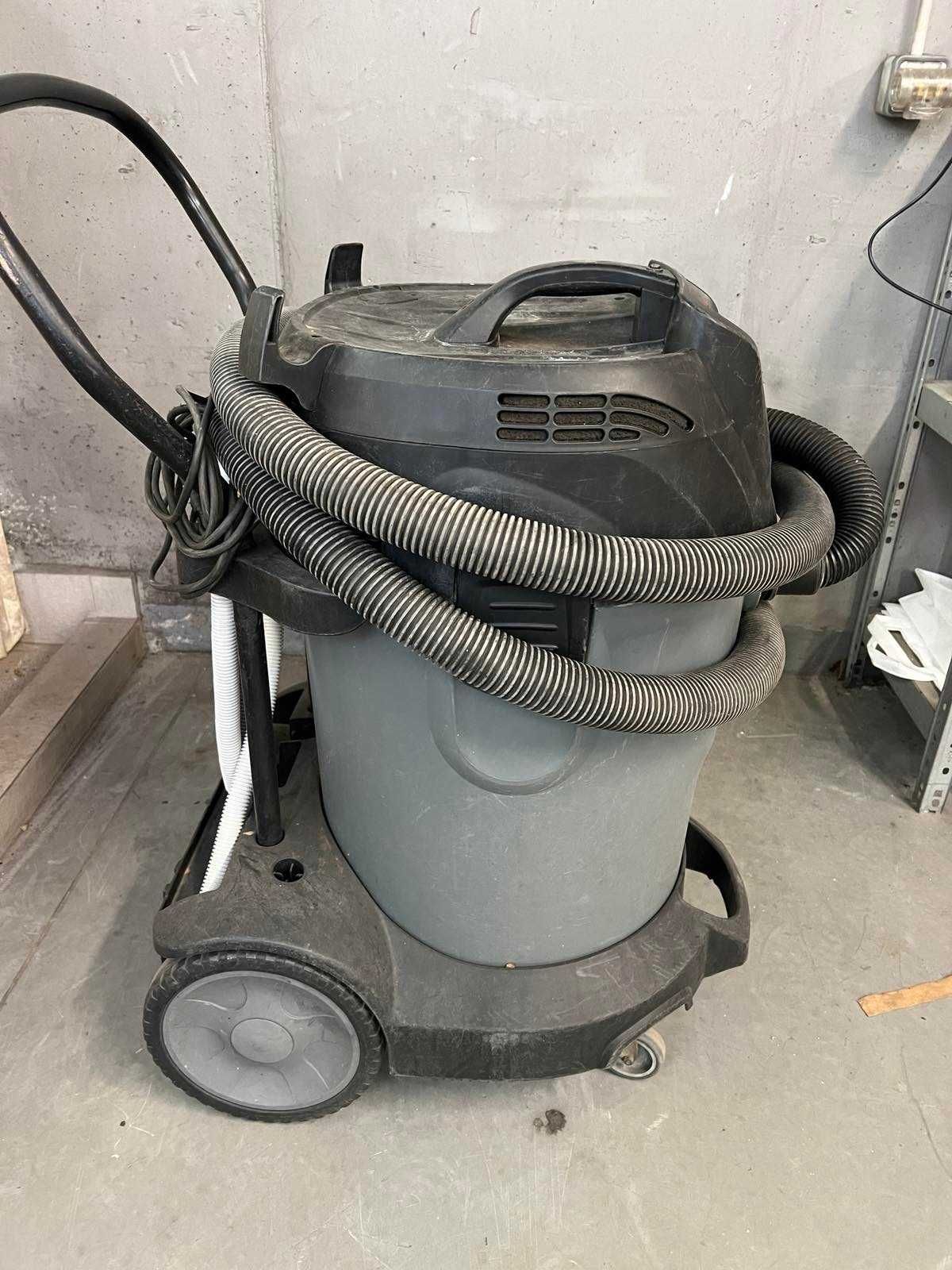 Професионална прахосмукачка за сухо и мокро почистване Karcher NT 70/3