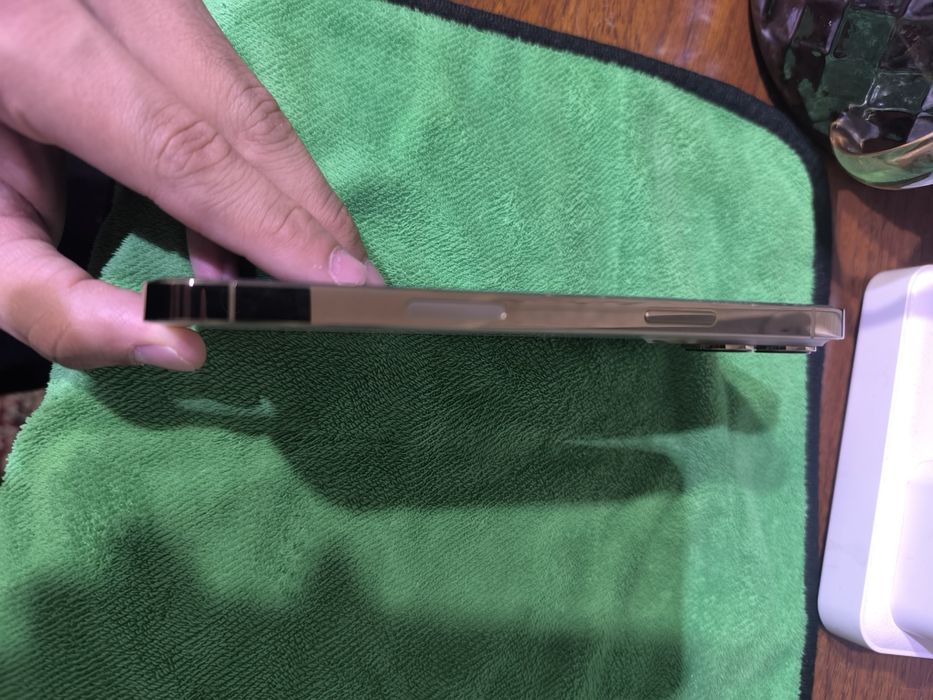 Iphone 13 pro max gold