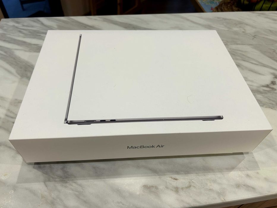 MacBook Air 15" M3 (2024) - 16GB/512GB