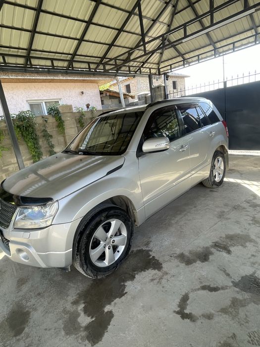 Машина Гранд Витара