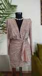 Rochie Poema superbă  mărimea S  material elastic, cu umeri buretati.