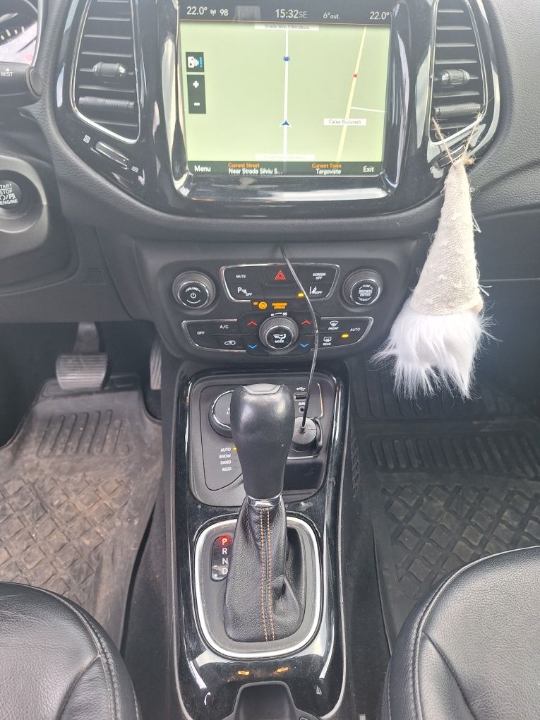 Vând jeep compas