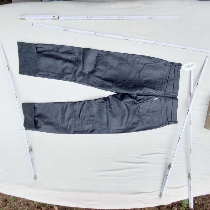 O sa vand pantaloni de piele pentru MOTO!!!
NOU! Germania!