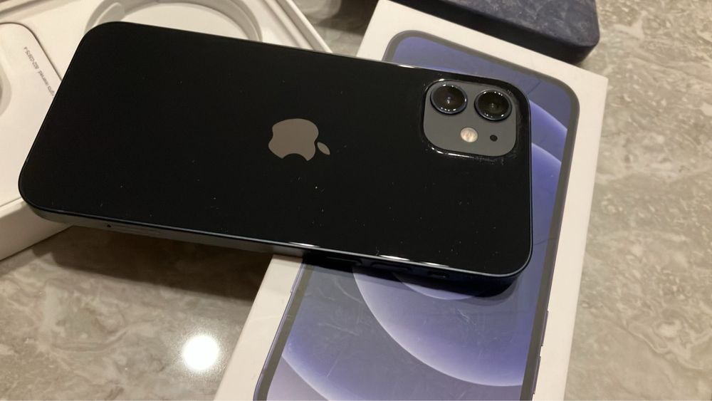 Iphone 12 90% baterie