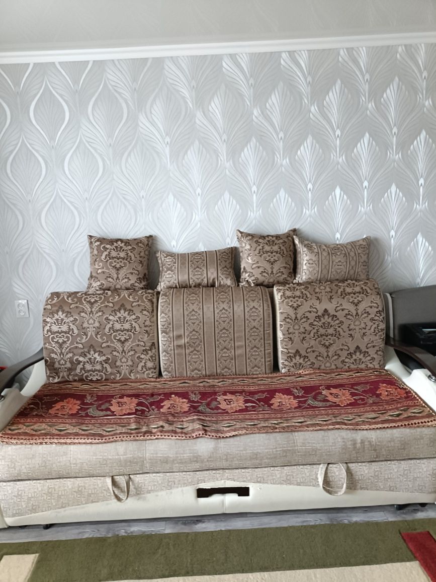 Продам б/у диван