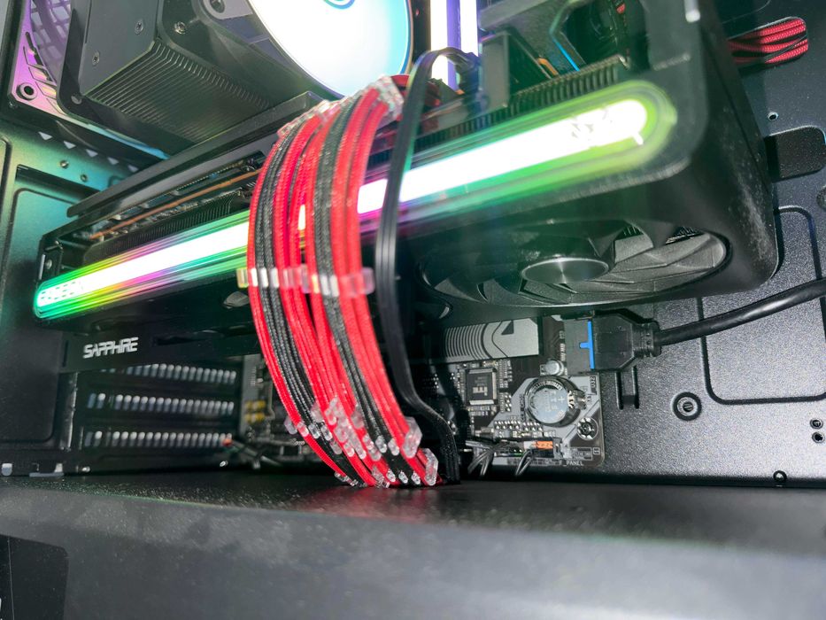 Placa Video SAPPHIRE NITRO+ AMD Radeon RX 7800 XT 16GB 256 bit