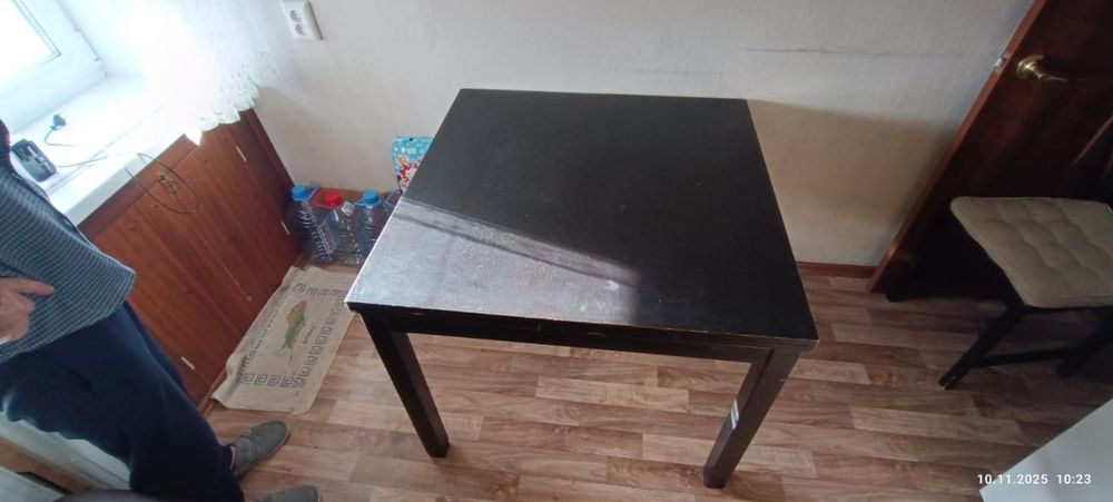 Продам стол и стулья