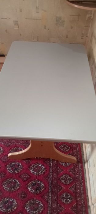 Продаётся кухонный стол СРОЧНО
Кухонный стол. 
В данном моме