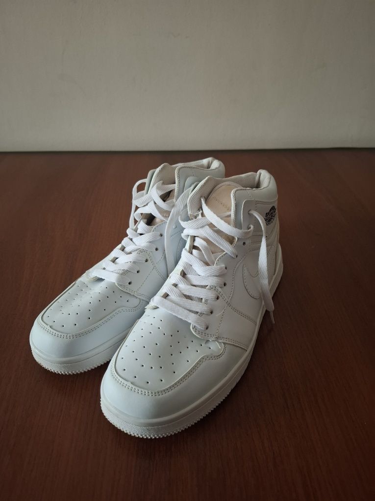 Кроссовки Air Jordan (практически новые)