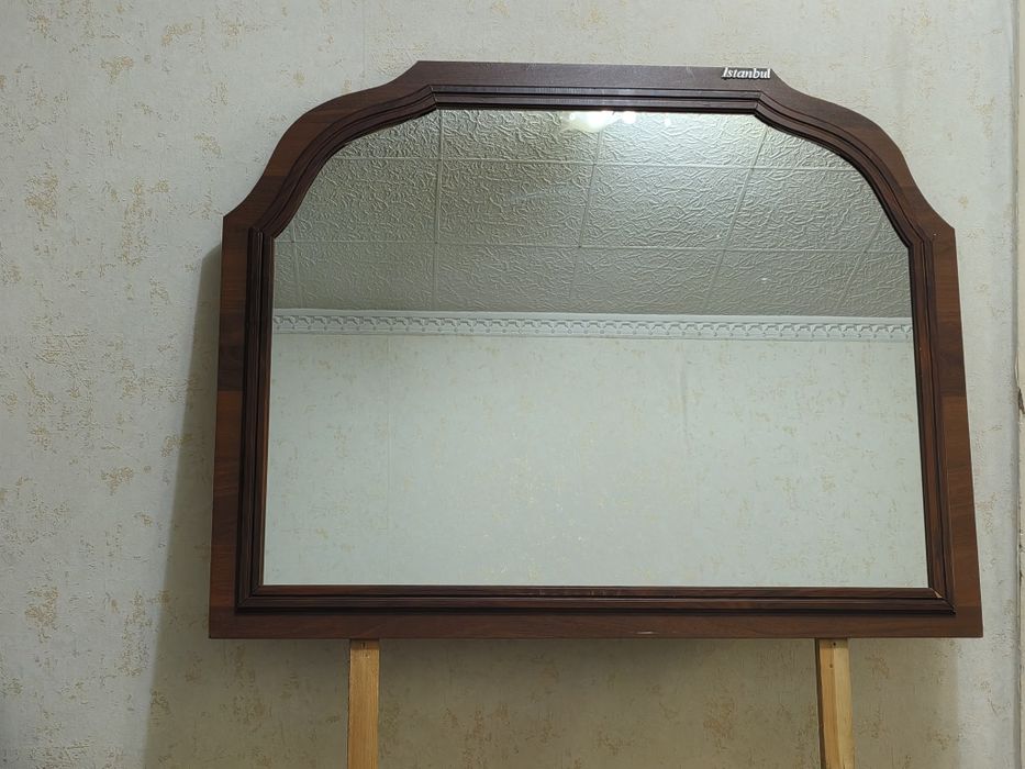 Продаётся зеркало.