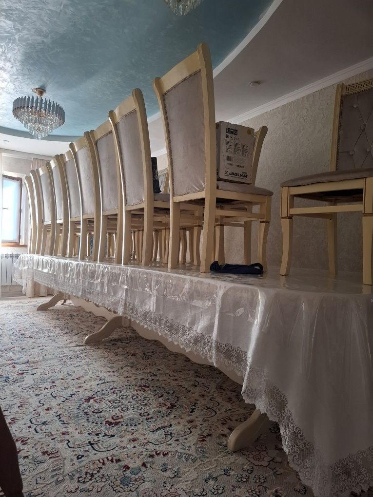 Продам Стол  стулья и тапчан