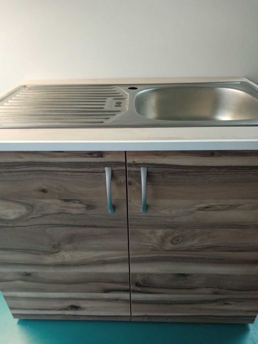 Продавам кухненски шкаф с мивка