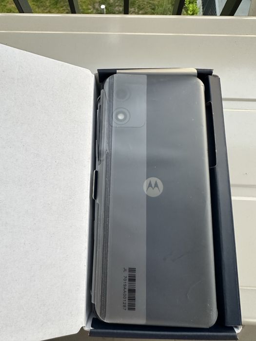 Чисто нов телефон Motorola e 13