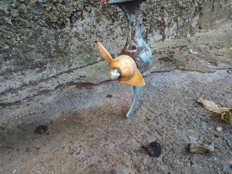 двигател за лодка 12 волта работещ