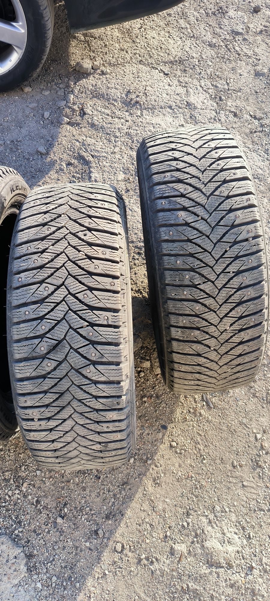 Продам резину Triangle ice link 215/55/R17