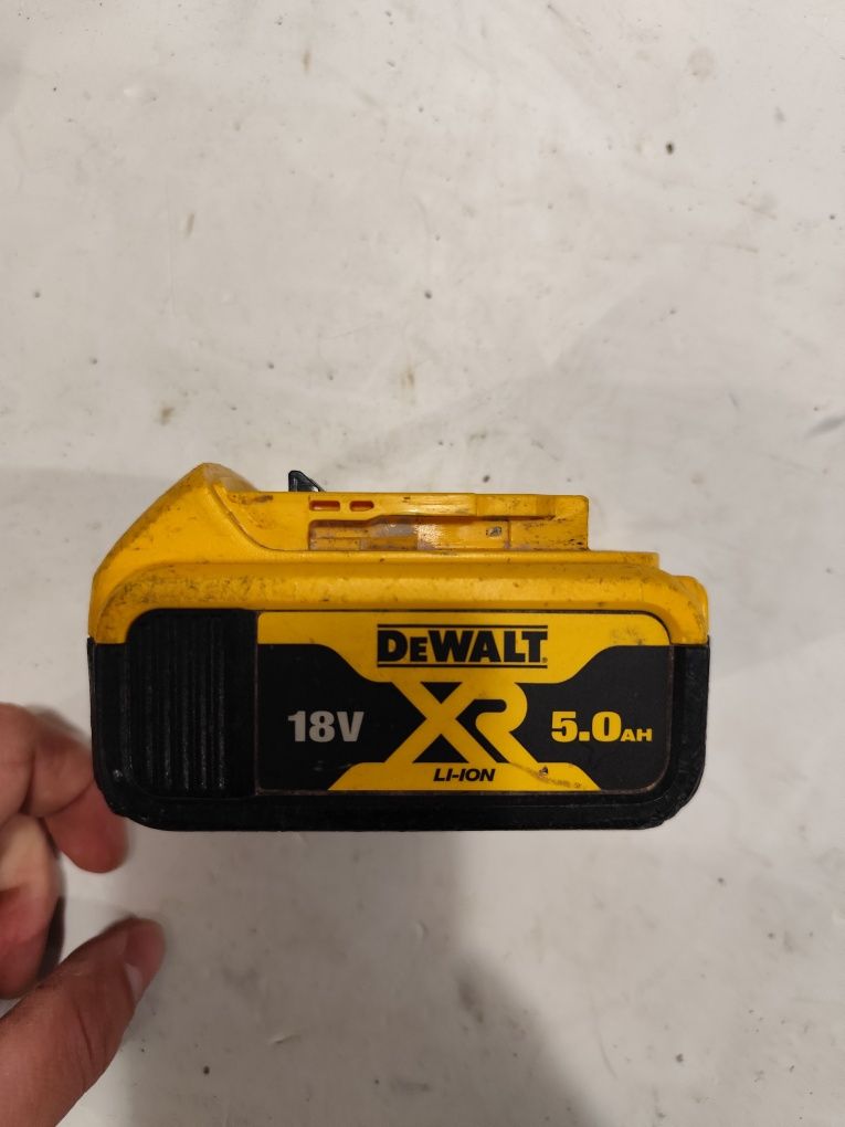 Топ безчетков акумулаторен удърен винтоверт Девалт DeWALT DCD996 + 5Ah