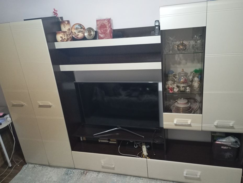 Стенка с выемкой для телевизора