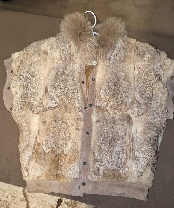 Модерен елек от заешка кожа с капси