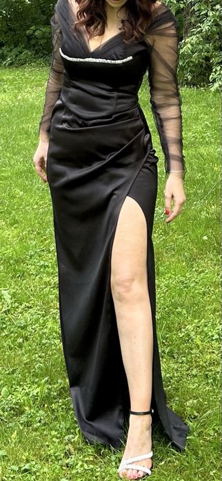 Rochie neagra din matase elastica si tulle