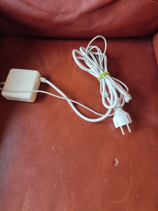 60 W Magsafe power adapter