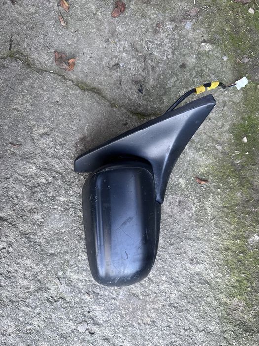 Огледало/Дясно Mazda 323F 1998Година