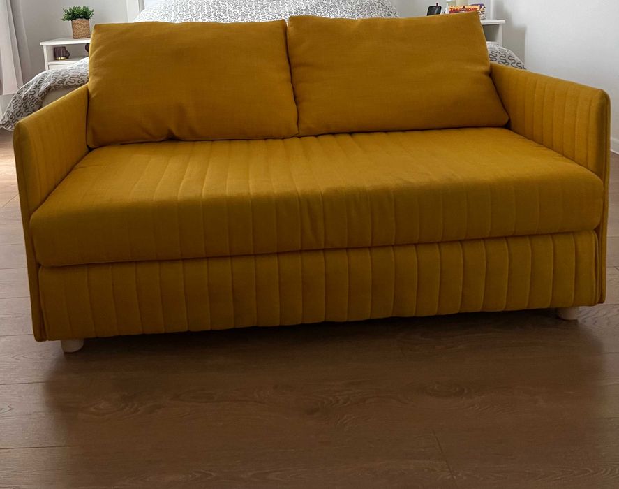 Canapea Ikea galbena