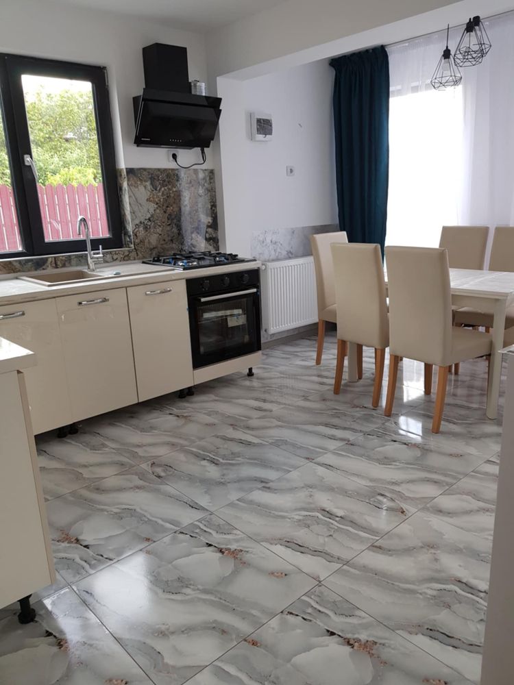 Vand casa mobilata