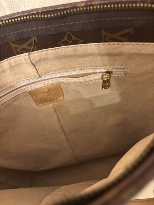 Дамски чанти по 20 лв. всяка