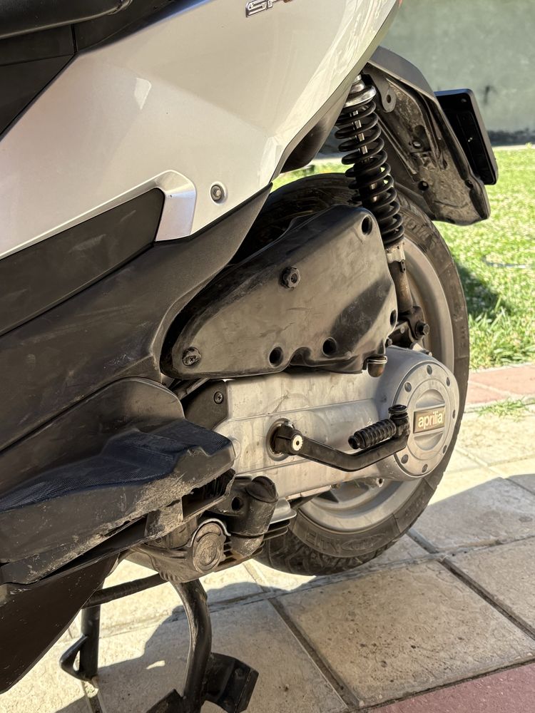 Aprilia sportcity one v4