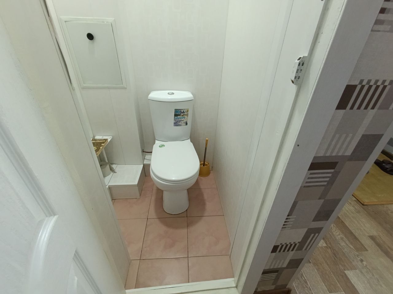 Продаю 3-х комнатную квартиру на Воднике кирпич 77 серия дом.