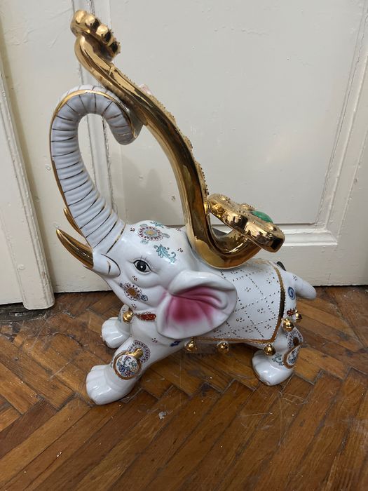 statuie elefant de portelan