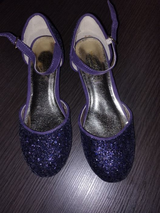 Официални обувки за момиче с ток на марката Monsoon