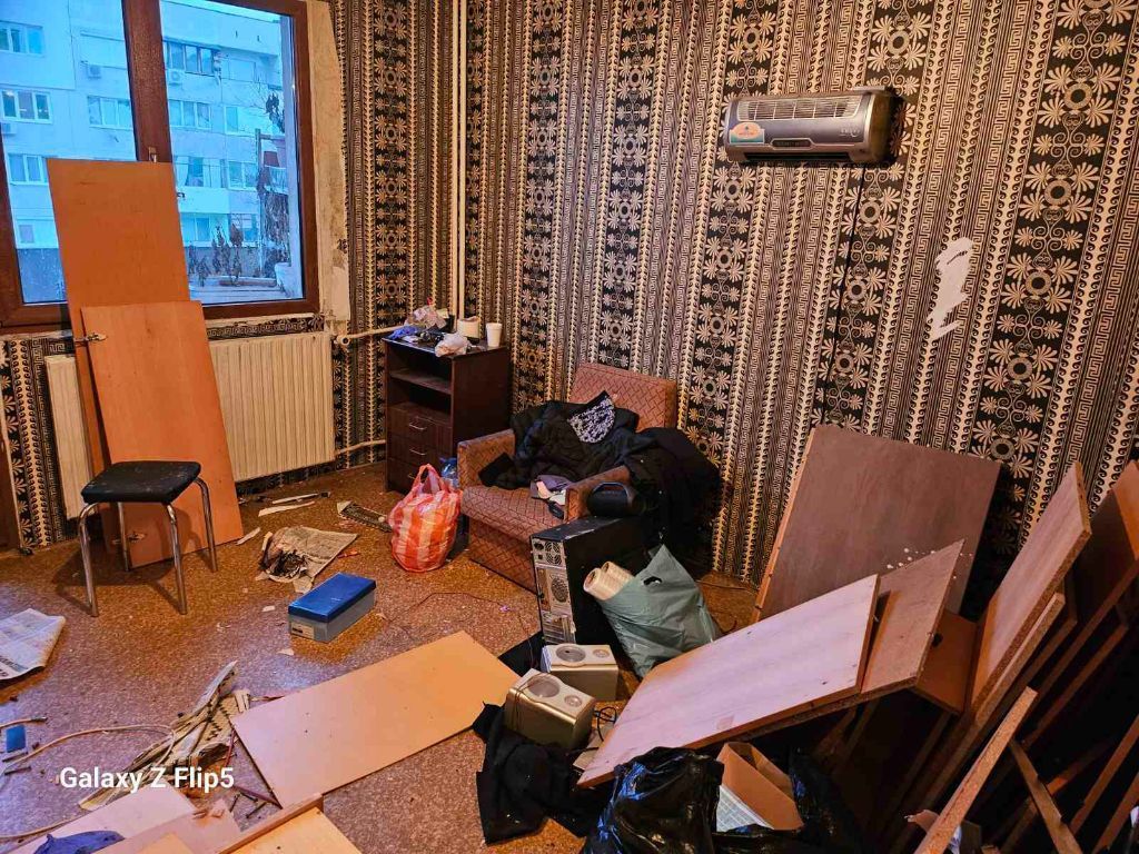 Почистване на апартаменти  и тавански помещения мазета и дворове