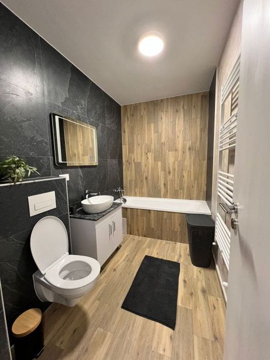 Închiriez apartament cu 2 camere