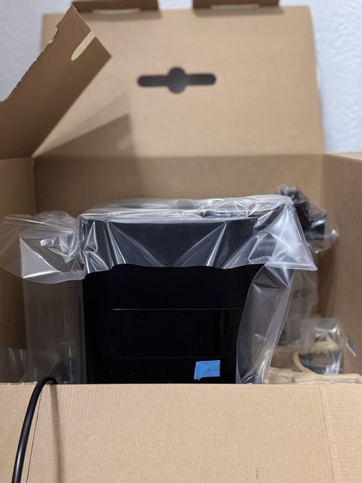 Aparat cafea Nespresso Gran Lattissima nou + cadou capsule