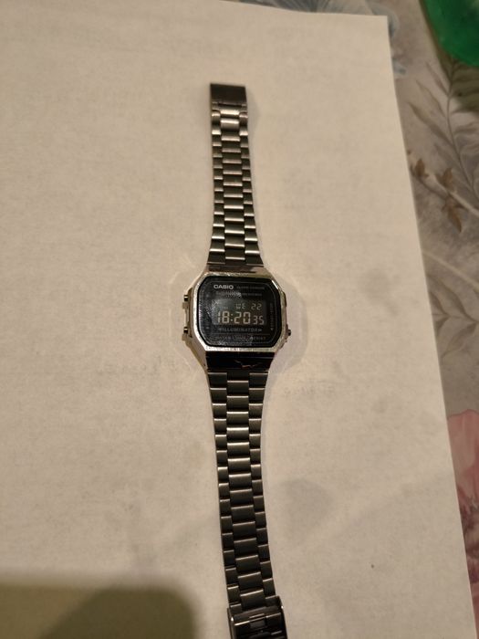 Часовник Касио, винтич, купувани преди една година.