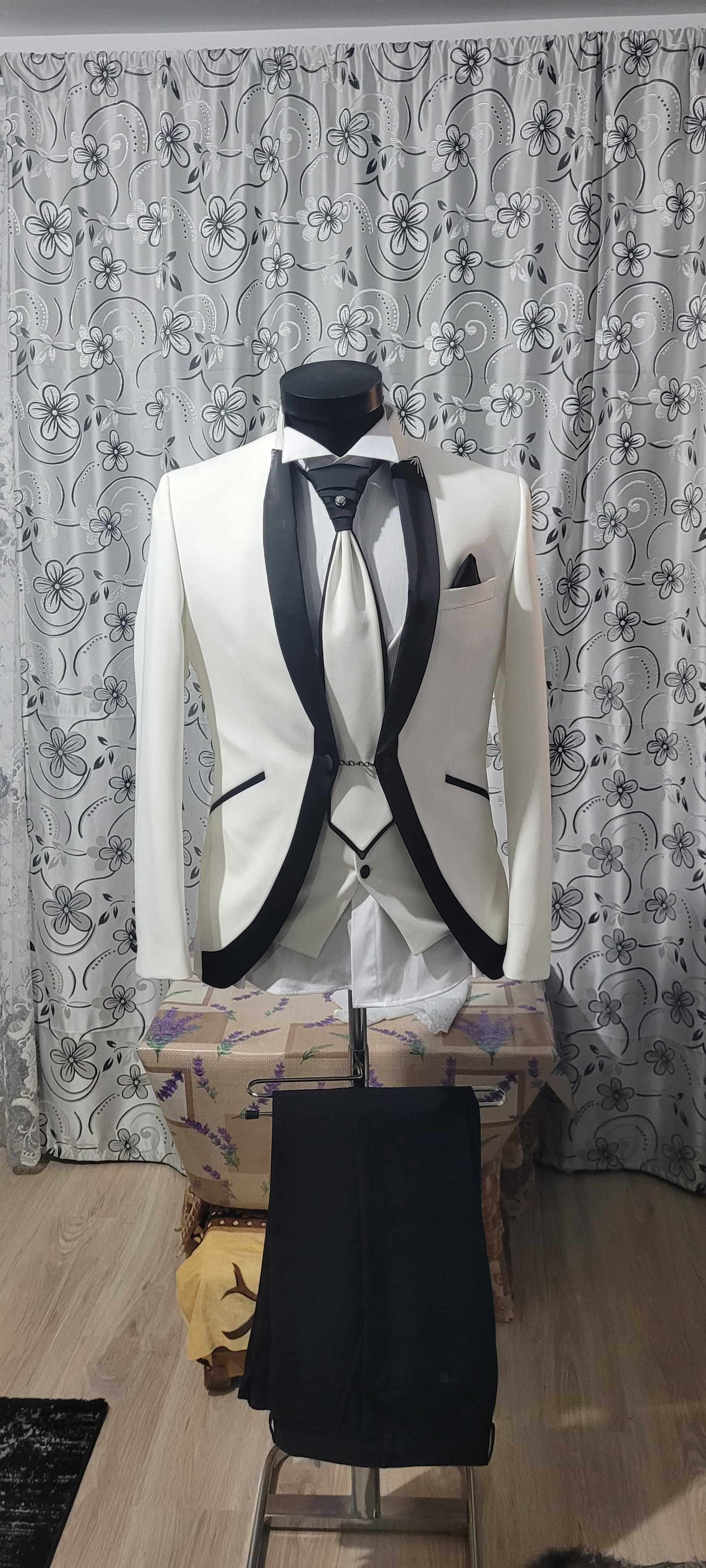 Costum mire purtat o singura data e ca nou