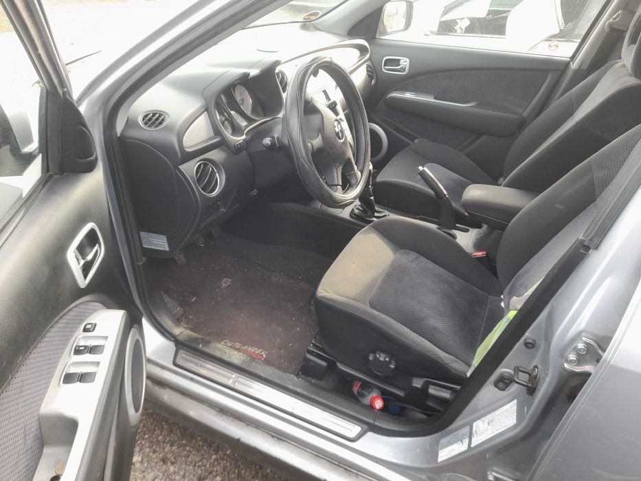 На части! Mitsubishi Outlander 2.4 i 16V 4WD