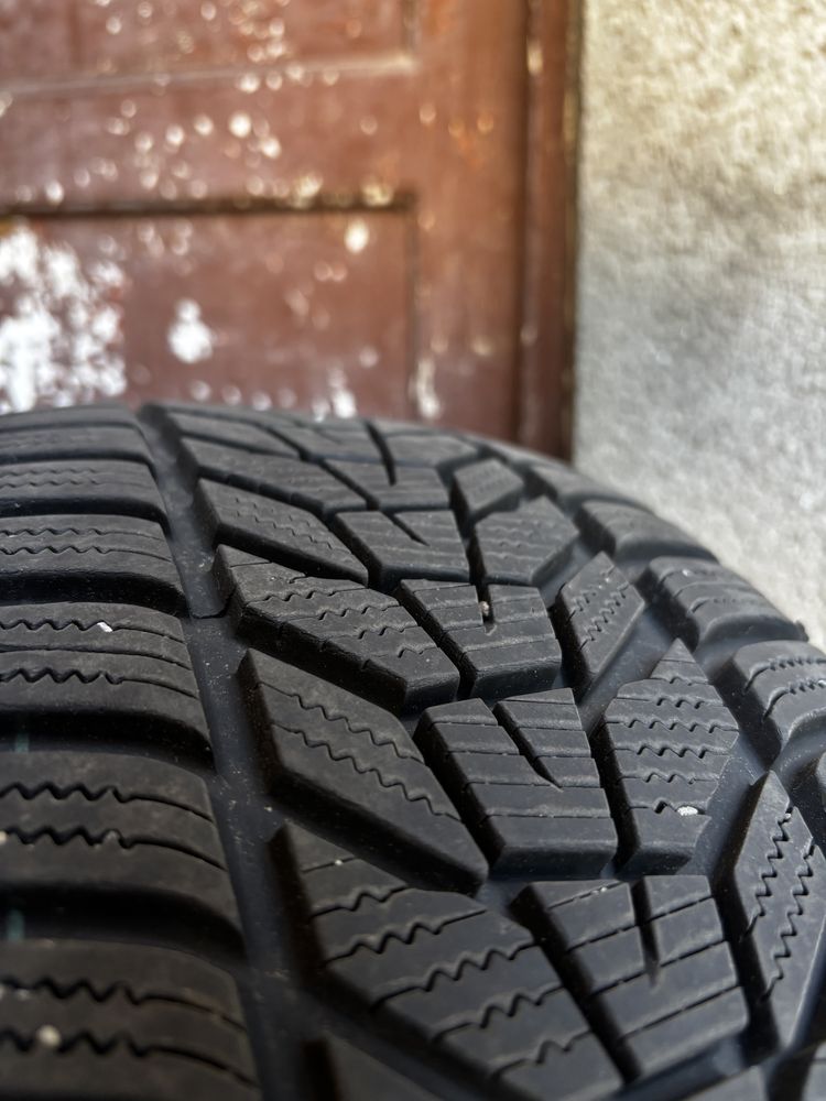 Anvelope de iarna 215/45/r18 Hankook Icept Evo 3 NOI