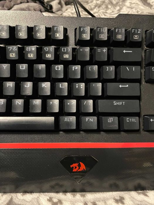 Vând tastatură mecanică Redragon
