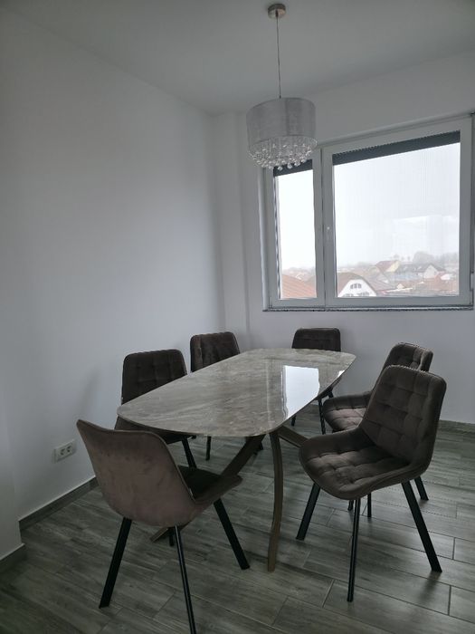 Închiriez apartament 3 Camere +2 Băi zona Ioșia