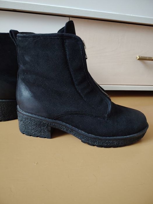Продам ботинки женские зимние.
