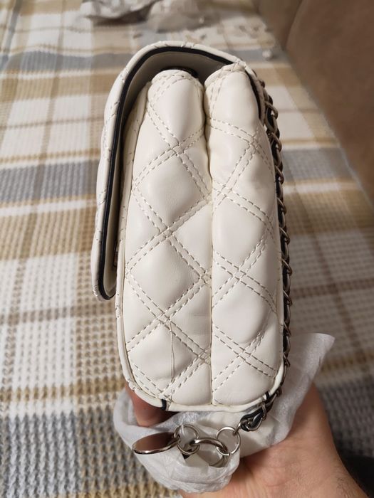 Geanta de mana Guess