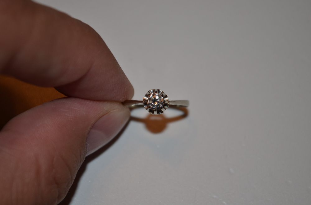 INEL AUR alb 14K + 1 Diamant = 0.30ct. - Model Solitaire - De logodna!