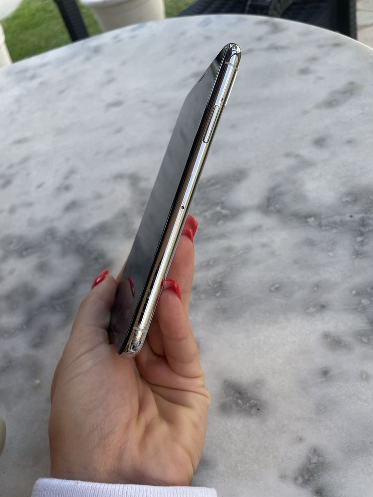 Iphone xs перфектно състояние !