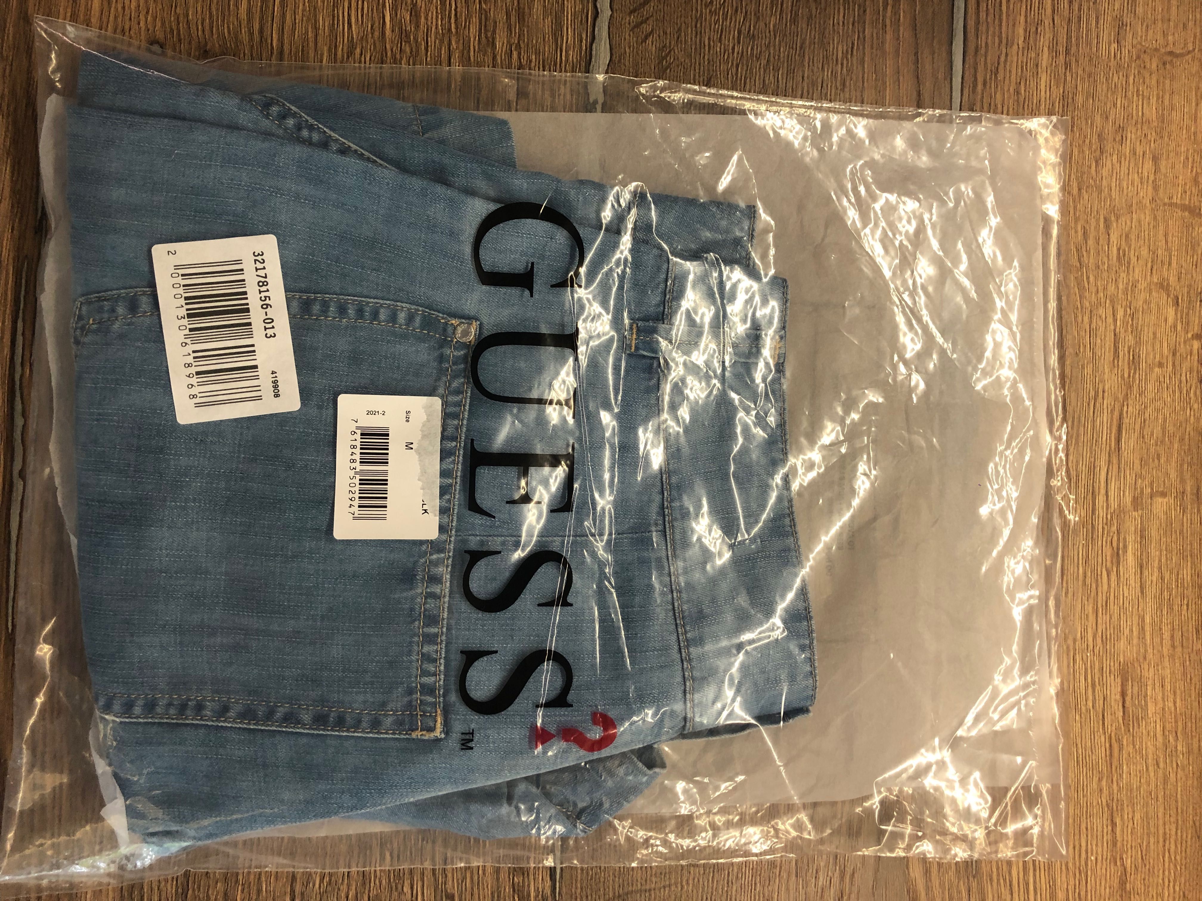 Продавам дънкови дамски къси панталонки Guess