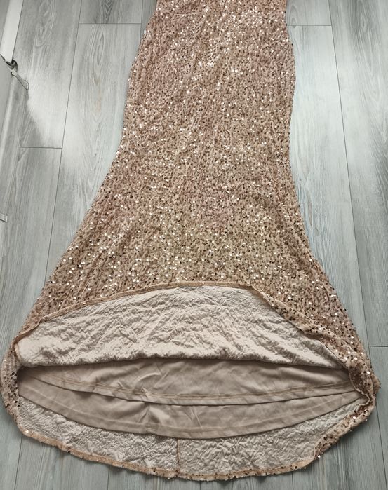 Официална златиста рокля